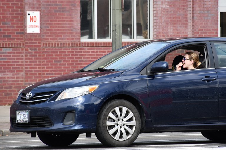 IIHS_autosafety's tweet photo. "Drivers are using their phones in riskier ways," says researcher David Kidd. New data show how distracted driving is changing, and also why it's a larger problem than just phone use. https://t.co/wTy7r5Dadx https://t.co/Vaso8oxKbB