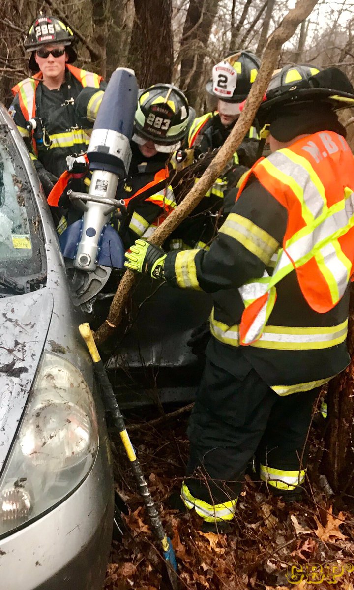 Chief_Ippy's tweet image. Earlier today the N. Babylon Fire Co. responded to a car accident w/ driver trapped on Southern State Prkwy west of Rt 231. Crews used the #hursttools #jawsoflife to free the trapped driver. @thefirenews @nyspolice #NBFCO @longislandpatch