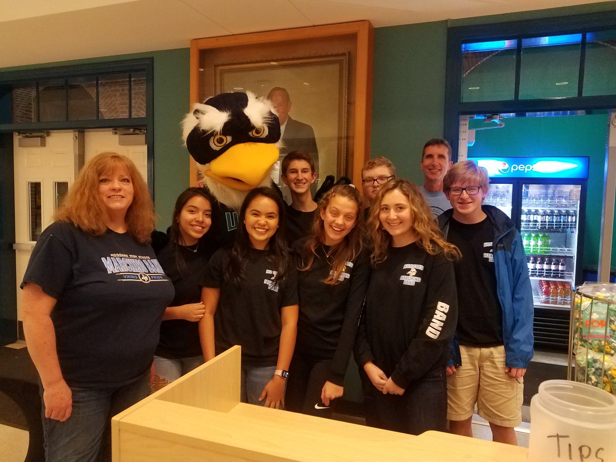 DianeSReed's tweet photo. @jthoggardbands @jthbandboosters working concessions @uncwmenshoops. #hoggardbands #nhcschools #MusicIsLife https://t.co/rCiD5MnGnr