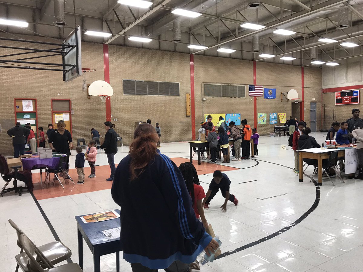 AaronKellert's tweet photo. Math and Science Night at FD Moon is a great success!! Proud to be a Cardinal. https://t.co/kl3jNsOtth