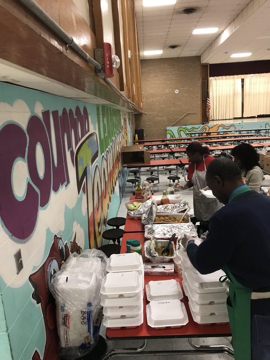 AaronKellert's tweet photo. Math and Science Night at FD Moon is a great success!! Proud to be a Cardinal. https://t.co/kl3jNsOtth