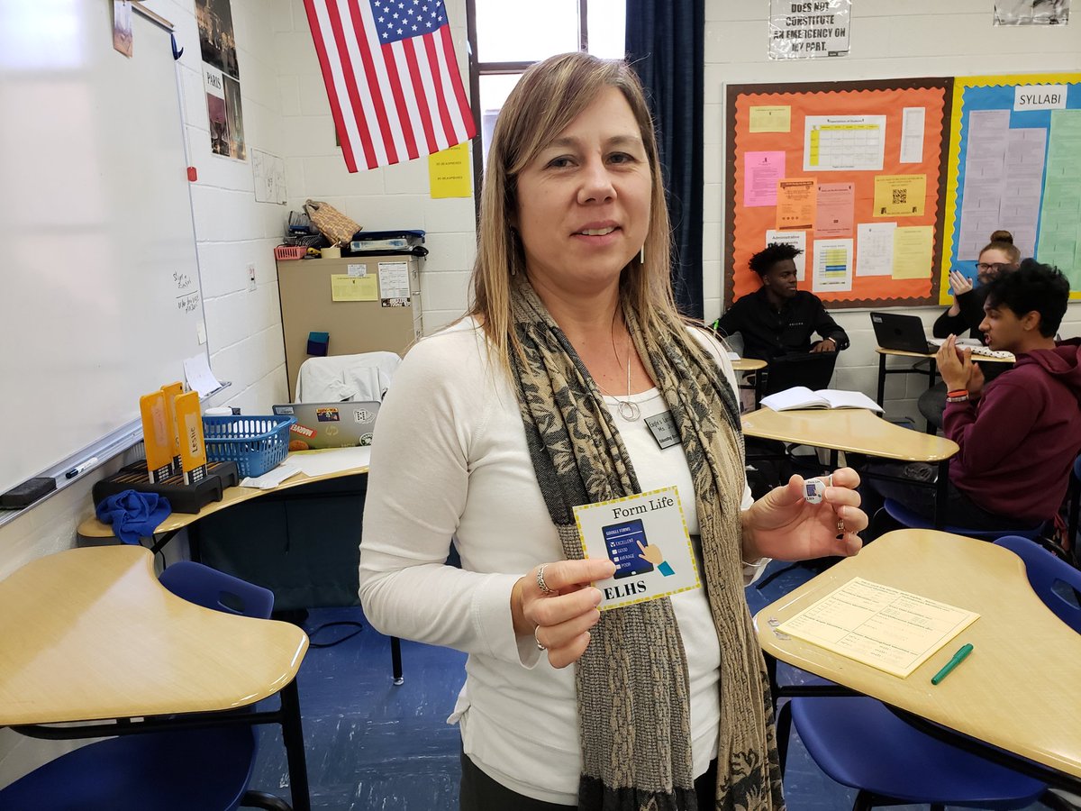 RWilliams_EDS's tweet photo. When Ts innovate and engage Ss in ways they have never done before, it's nice to acknowledge them along the way. Thanks for stepping out of your comfort zones! The #BadgeBandits of @ELHS_HCS strike again! #FormLife #BetterTogetherHenry #ELHSSoar @mollybowden @GabeCrerie https://t.co/OT6fqwEqx1