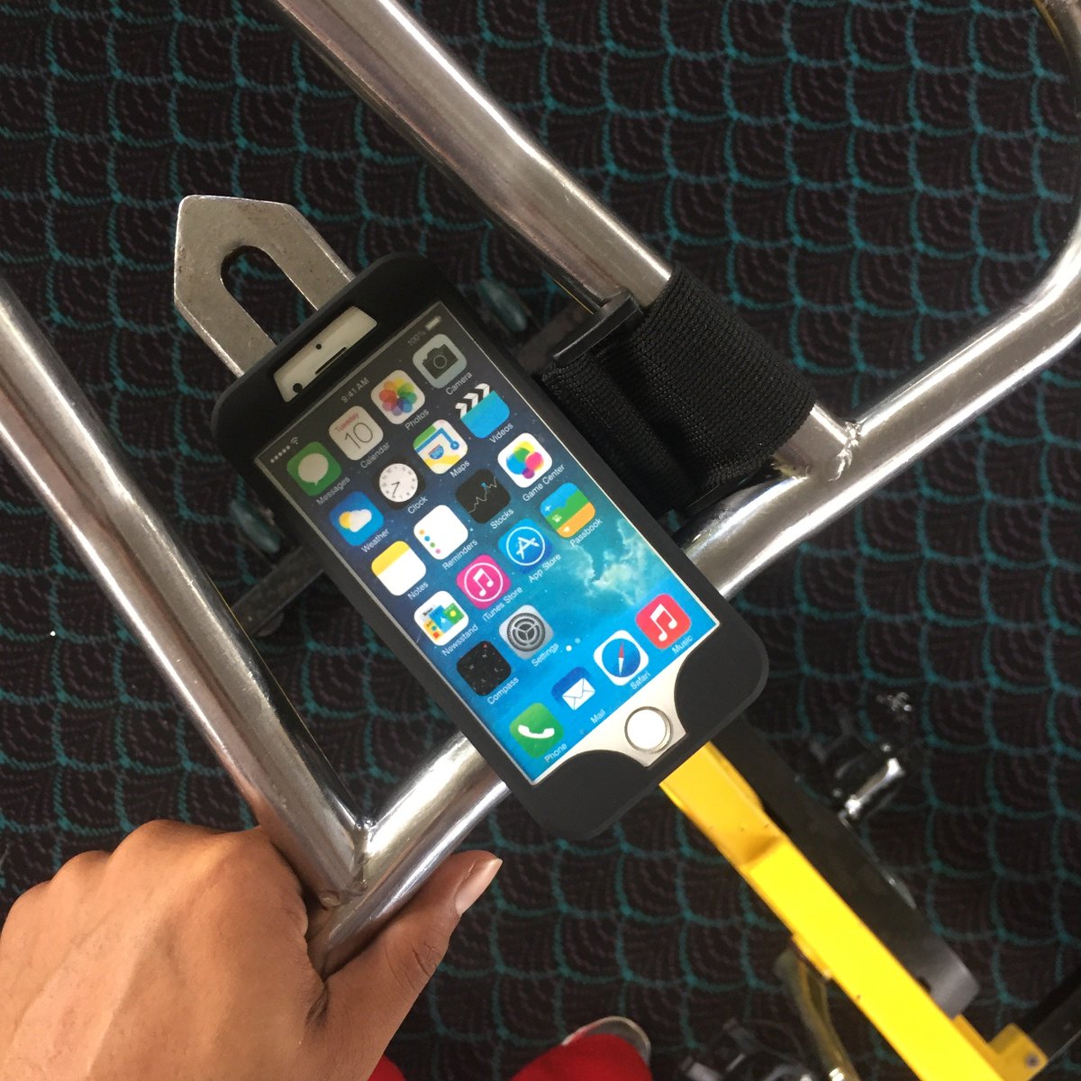 aandscovers's tweet photo. Do you love listening to music while you workout? Check out our special workout armband for iPhone 6, 6+, 7, and 8.
Don’t have a fancy iPhone? No worries we got universal armband to fit almost any phone. We ship country wide. Call or message us WhatsApp. 628-4758 https://t.co/GJ6IopUGGZ