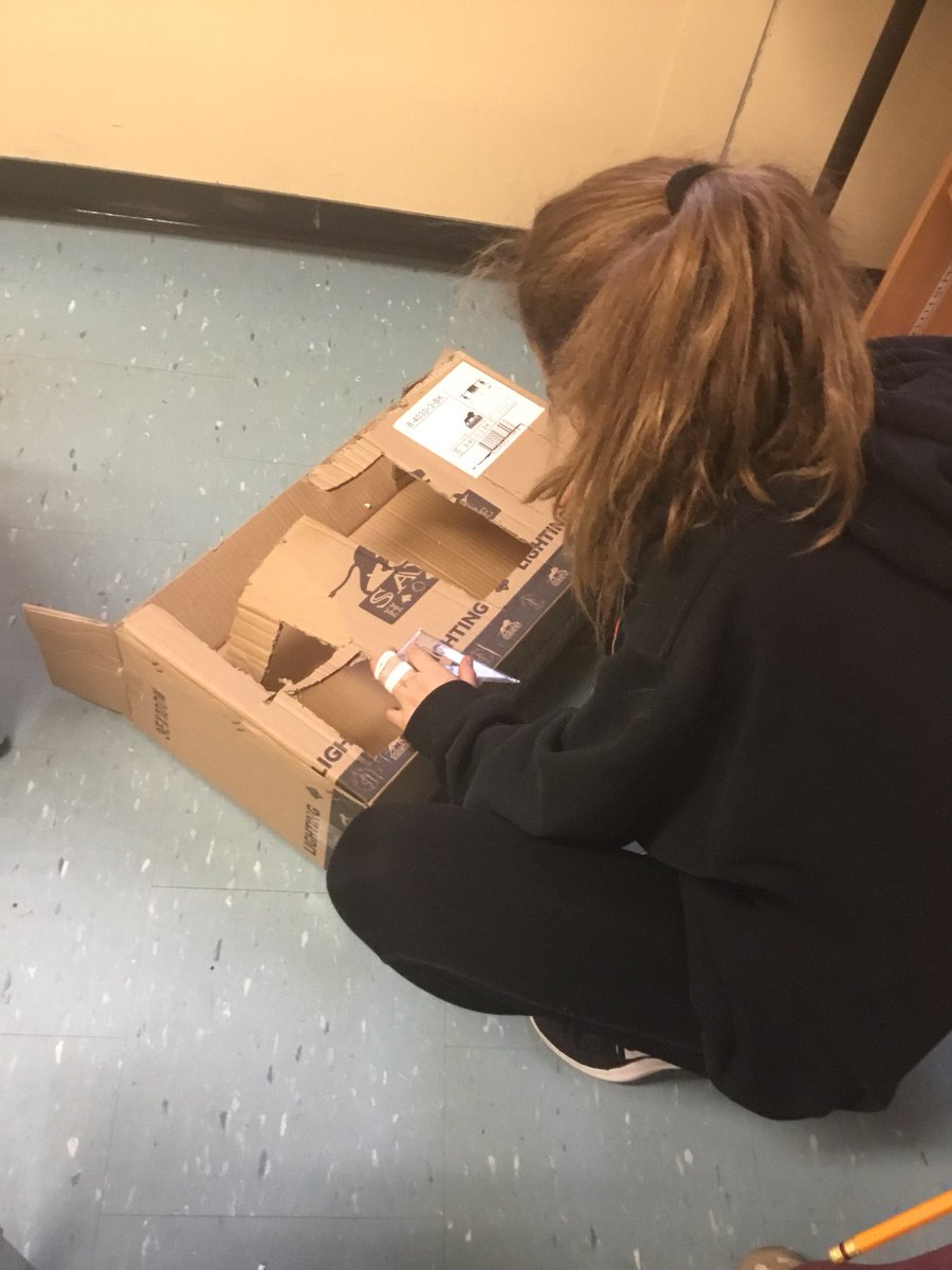 78Pierce1's tweet photo. Meanwhile, grade 7s are applying their knowledge of surface area to create model homes. @dsbn #STEM https://t.co/u4DiXe3MT7