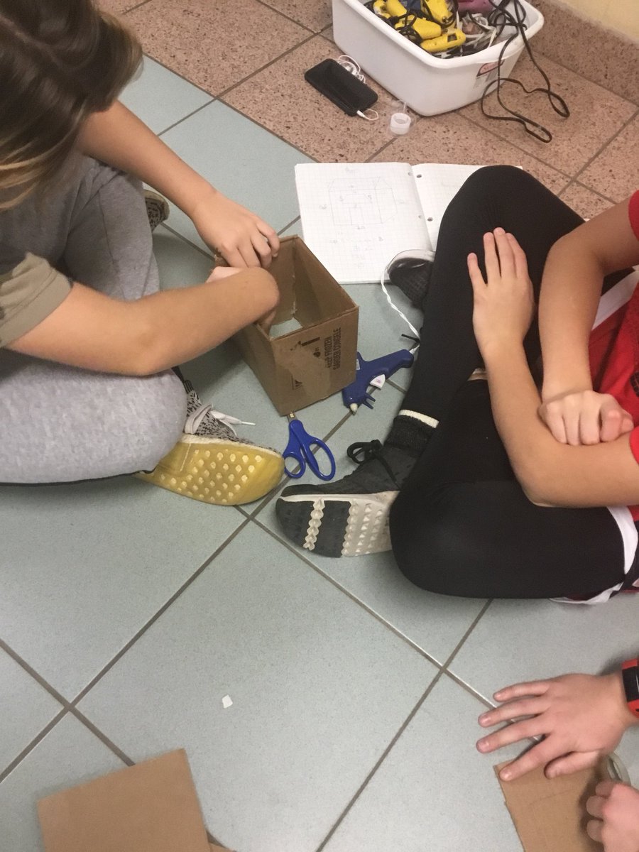 78Pierce1's tweet photo. Meanwhile, grade 7s are applying their knowledge of surface area to create model homes. @dsbn #STEM https://t.co/u4DiXe3MT7