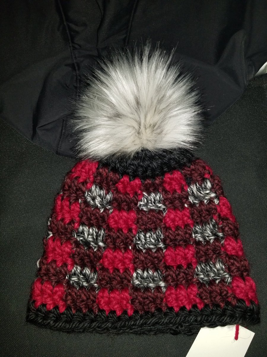 mandigirl0385's tweet photo. I made this hat and totally thought of @ChelseaHouska and Cole! ! https://t.co/3GiHafQbE2