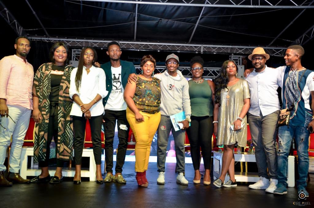 IamJasB1's tweet photo. Ça été un grand honneur d'être invité et un immense privilège d'avoir partagé mon expérience et mon point de vue lors du #BlogTalkShow organisé par #IconProd et #VoilàMoiBlog. Avec un point d'honneur sur l'Artketing qui a suscité beaucoup d'attention.
Merci au organisateur 🙏🏾🇨🇲🔋 https://t.co/ds75eD5yZn