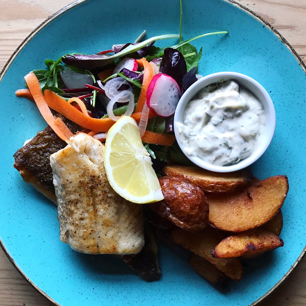 thetweetinglamb's tweet photo. Fish of the Day - Brill #fishdish #Devon #DevonFood #devongetaway #Foodies #Goodfood #Lunchtime #thelambinnsandford https://t.co/jLtHycSDOg