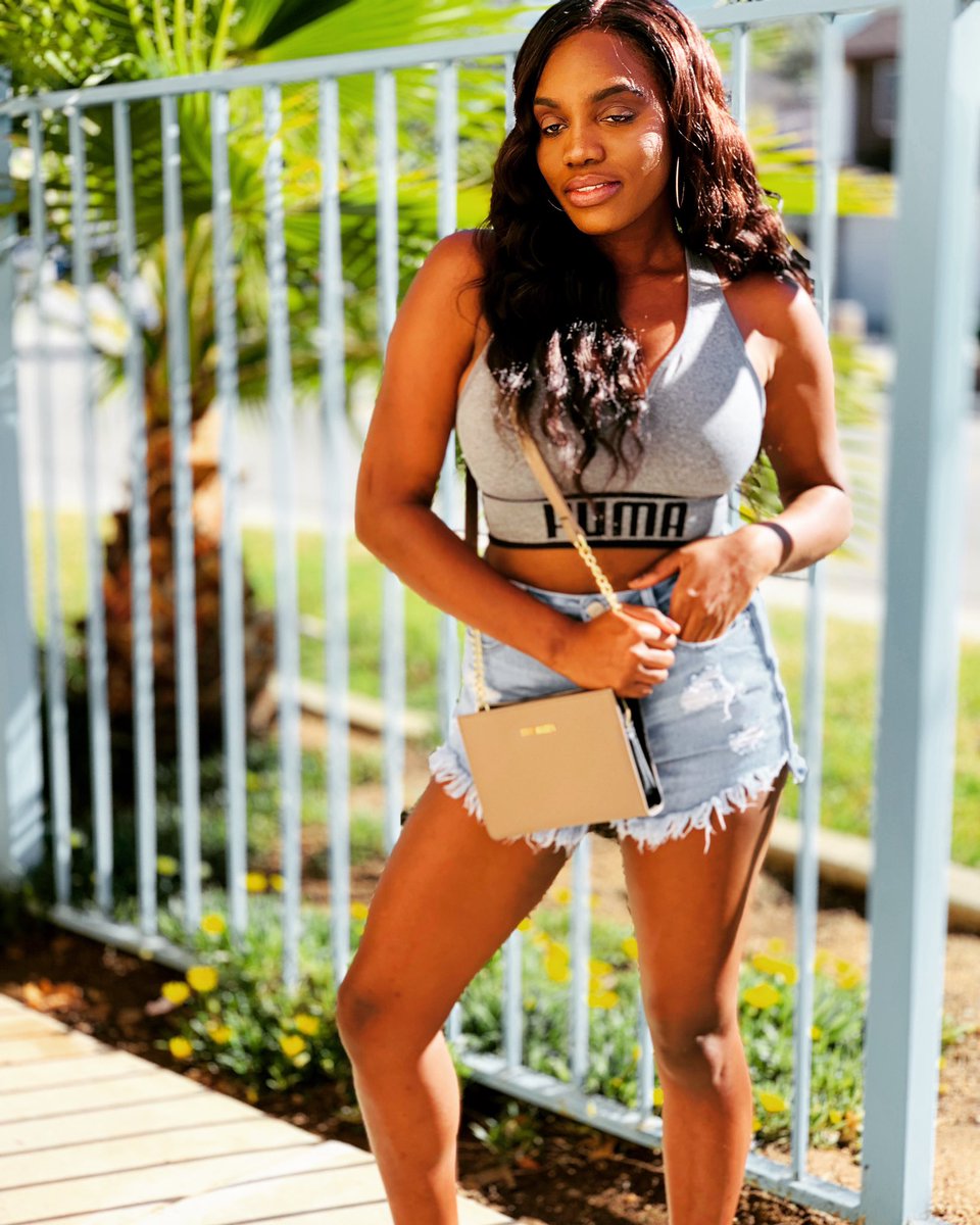 LifeRBH's tweet image. All my young 20-somethings that wonder if it gets better in your mid-20s ...it doesn’t . 

I’ll let you know how the late 20s go