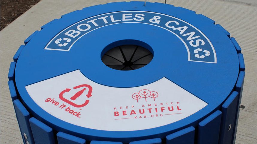 gmFATAI's tweet photo. In the US 🇺🇸, @CocaCola &amp; The Coca-Cola Foundation, with @kabtweet, @RECYPartnership &amp; @LoopFund, donated its 1 millionth Recycling ♻️ Bin in May 2018.

@fbralliance, @CocaCola_NG, @7UP, @Pepsi_Naija, @NestleCWAR can do same in Nigeria. 
#worldwithoutwaste #BeatPlasticPollution https://t.co/UYMnLjhJxc