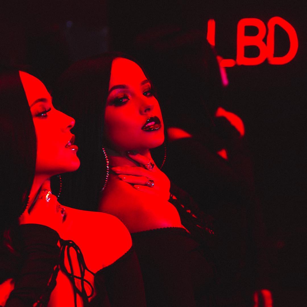 iambeckyg's tweet image. I’ll give you that red light special... 💋❤️ #LBD
smarturl.it/xLBD