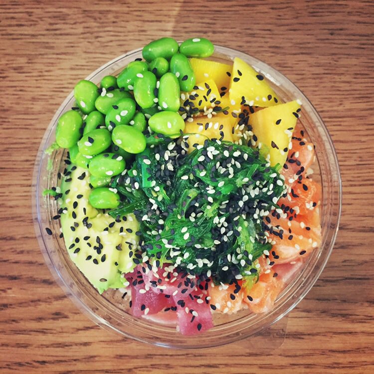 Passeggiando per il quartiere Monti a Roma è d’obbligo fermarsi da Ami Pokè 🤗

White Rice 🍚
Salmone 🐟
Tonno 🐠
Alghe Wakame 🌿
Edamame 🎍
Avocado 🥑 
Soia 🥤
Semi di Sesamo🧂

#hungrybear #roma #amipoke #poke #monti 🐻❤️