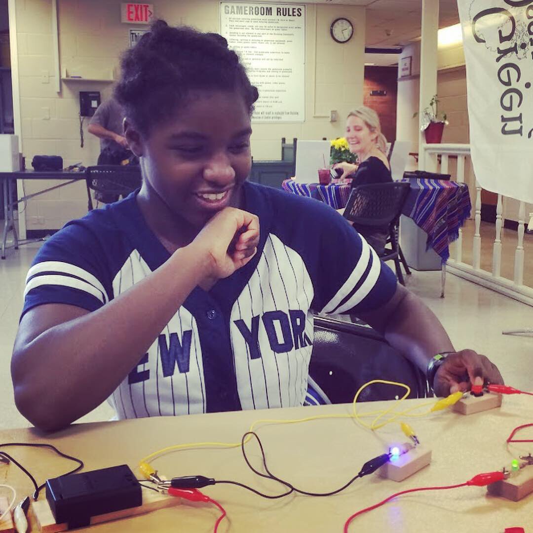 judebrisson's tweet photo. Want more representation of women and girls in STEM? Share pics of them. Wish STEM programs were more accessible? Volunteer. Can't afford electronics kits? Make 'em. You 👏 can 👏 do 👏it! #stemgirls #STEMed #diyelectronics #circuitblocks #STEMeducation #simplecircuits https://t.co/DDJBqSDnLK