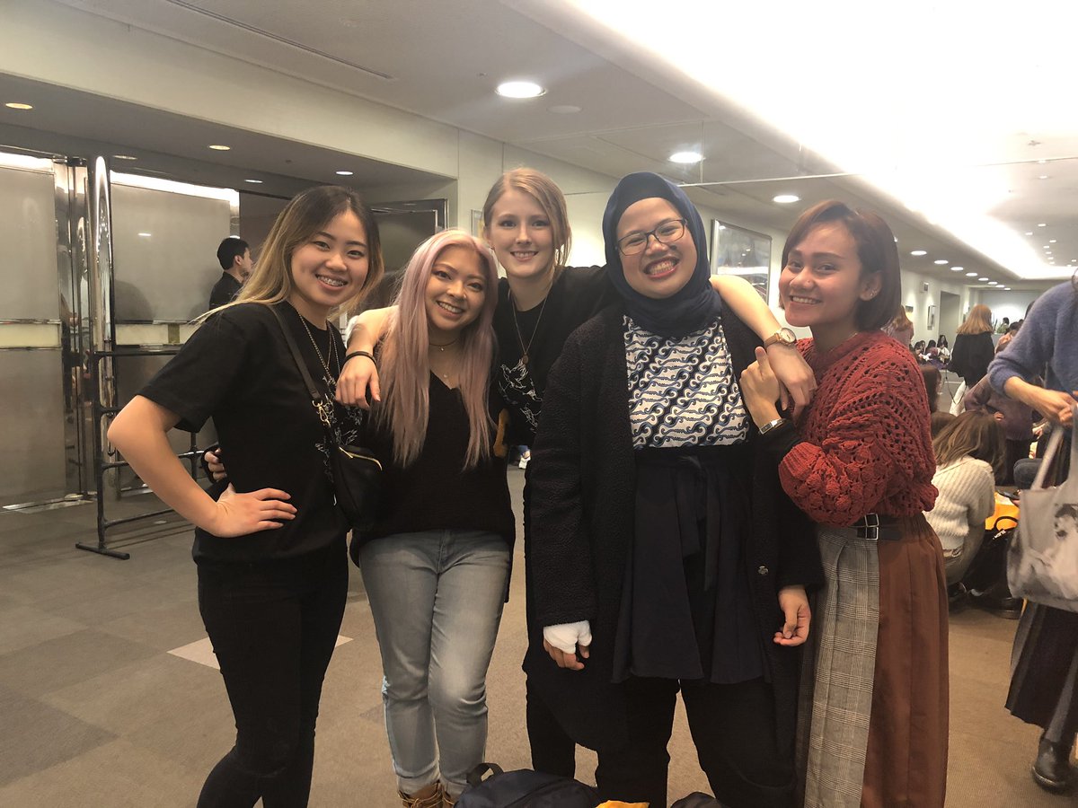 chasingvsam's tweet photo. The feels when you finally get to meet your international friends for the first time ♥️ heheh, alright we cute 😏😘 #MydomeOsaka #OsakaJapan #UNMe #LETSBEGINUNMe #JapanTravels 

@liaegu @AffieBear @justUNB_ @yesbel @Stelladae @yuchanichan https://t.co/j8Rcvf74fs