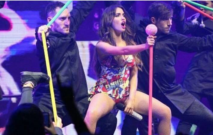 AnibalPachanga5's tweet photo. Todos la critican a Lali pero pocas pueden cantar con la cajeta... https://t.co/8PA1oETFdP