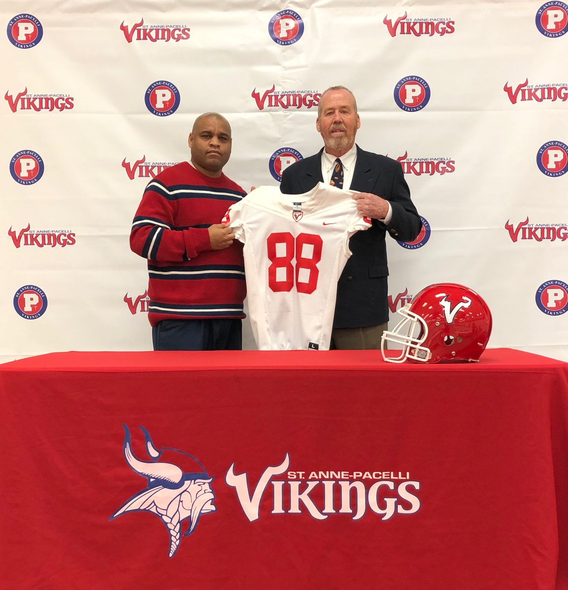 CoachCBlack's tweet photo. Today a new era begins. Welcome Coach Jones! Thanks to @artink67 for guiding me on my 1st 🏈 coaching search. #respect my man! 

#VikingPride https://t.co/OGEsvFSyij
