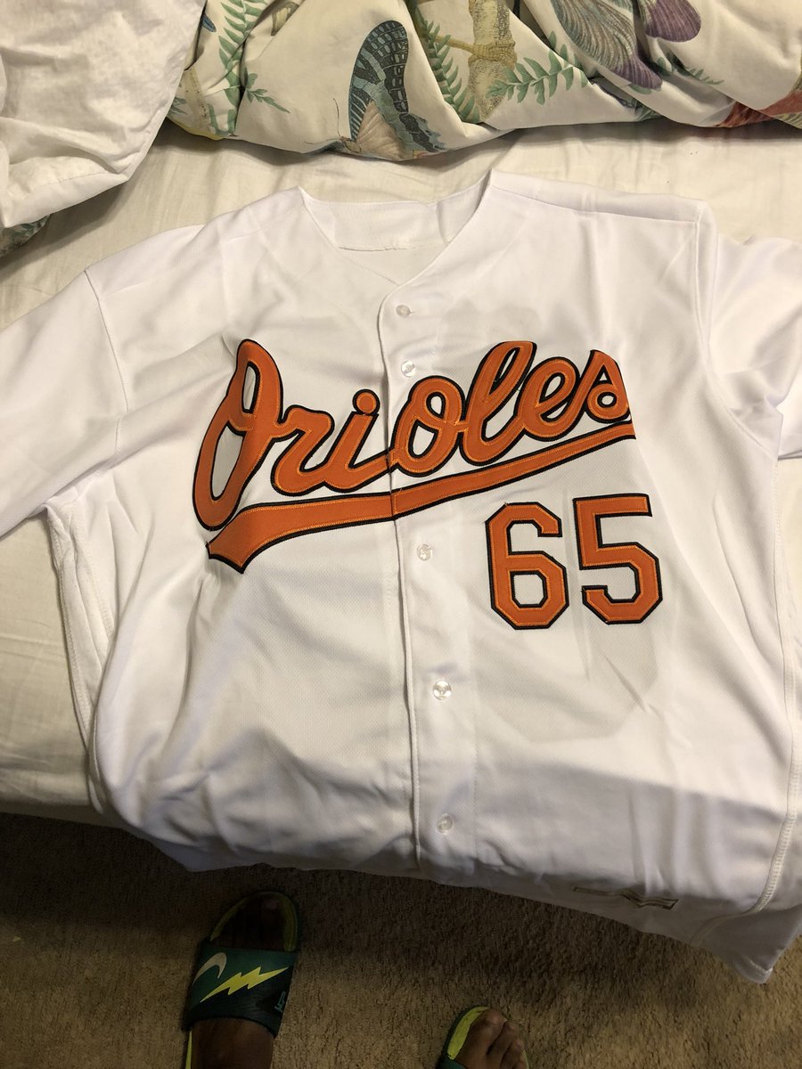 Wheelerallday's tweet photo. @joshrogers was at the school today working on his arm.. told me cuz I outside he had something for me!!!! #stupidfresh #mlb #bulldog #hesnice https://t.co/N4e9cMCr8u