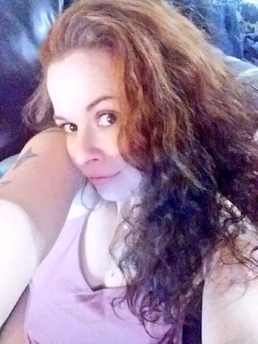 Just chilling , what y'all doing on this beautiful night? https://t.co/irTI4aoNFG