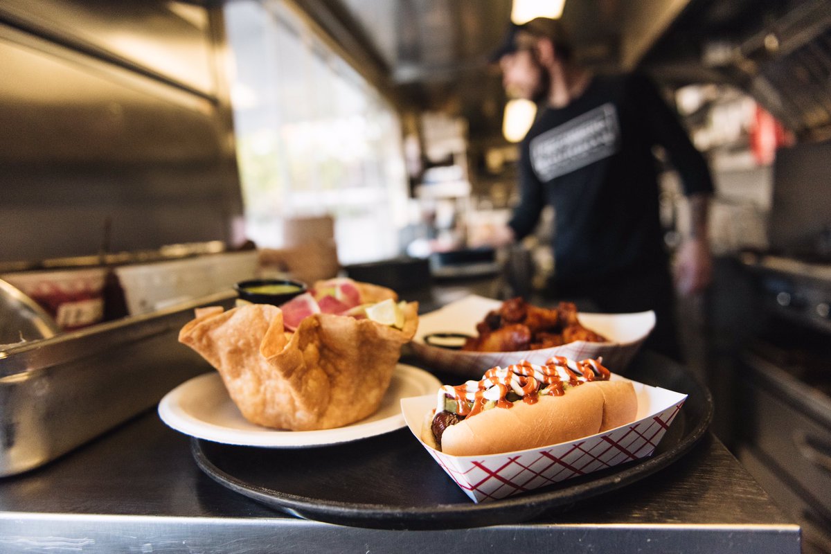 EightRowFlint's tweet image. Our food truck’s slingin’ amazing food, early ‘til late, every day. *Don’t click* if you’re hungry: bit.ly/2ERFfood #HouHeights