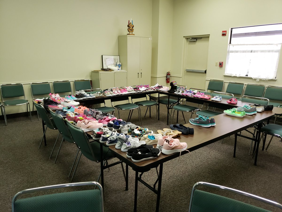 homeownersfg's tweet photo. As part of our 2018 Winter Charitable Initiative, our #Maitland branch gave back by setting up a "store" at @Lovell_Elem for children who needed clothes, shoes, food, and other essentials. 

#HFGGivesBack https://t.co/cMifGQF70s