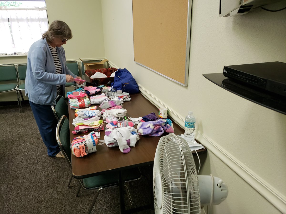 homeownersfg's tweet photo. As part of our 2018 Winter Charitable Initiative, our #Maitland branch gave back by setting up a "store" at @Lovell_Elem for children who needed clothes, shoes, food, and other essentials. 

#HFGGivesBack https://t.co/cMifGQF70s