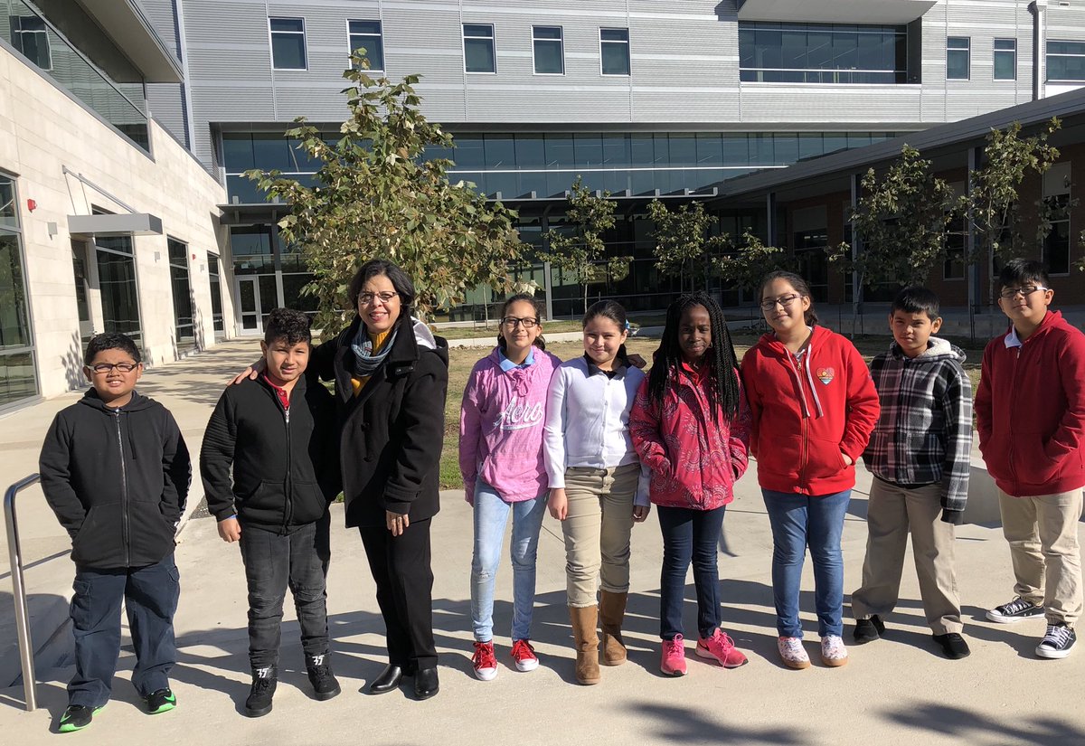 vega7myriam's tweet image. What an amazing field trip to HCC/UT Tyler Campus! Many thanks to those that made this opportunity possible! @Horn_Dream_Big @HornBeyondBooks @AliefScience #MakeyMakey #electriccircuits #collegebound