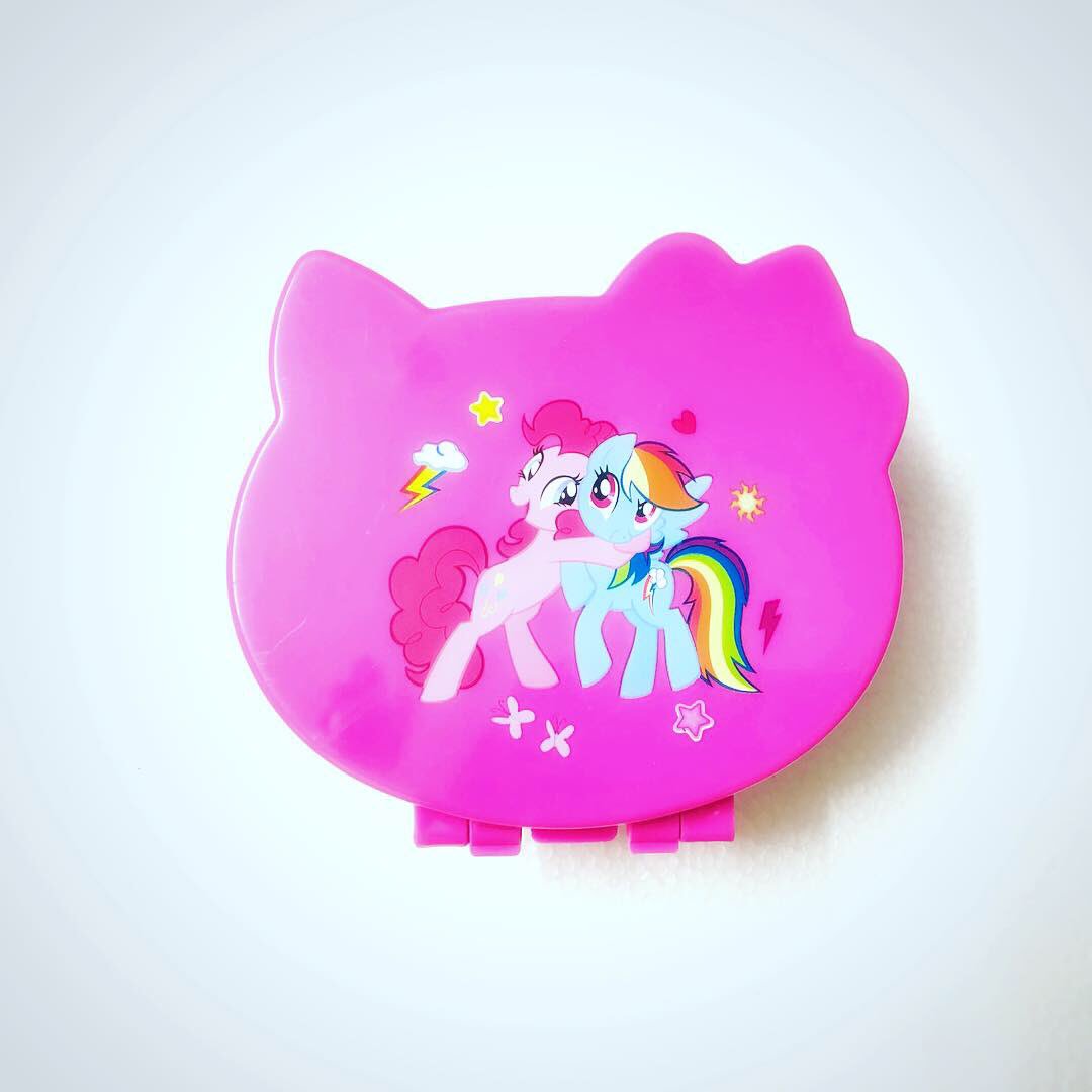 SStylishly's tweet photo. The #magical #box with mini comb, #neckpiece #bracelet hair bands and hair clips - best suited for your #princess to explore n #cherish 

Only at https://t.co/JMQPJqrwJT 

#shop #littlegirl #princessdiaries #pink #magicbox #love #slay #style #fashion #accessories #slaystylishly https://t.co/JVLvJn67no