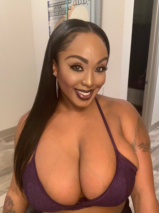 Back to straight hair 😋 what you guys think ? 👀👀 #straighthair #thursday #dallas #texas https://t.co<a href="/tag/texas"class="tags"><span>#texas</span></a><a href="/tag/dallas"class="tags"><span>#dallas</span></a><a href="/tag/thursday"class="tags"><span>#thursday</span></a><a href="/tag/straighthair"class="tags"><span>#straighthair</span></a>