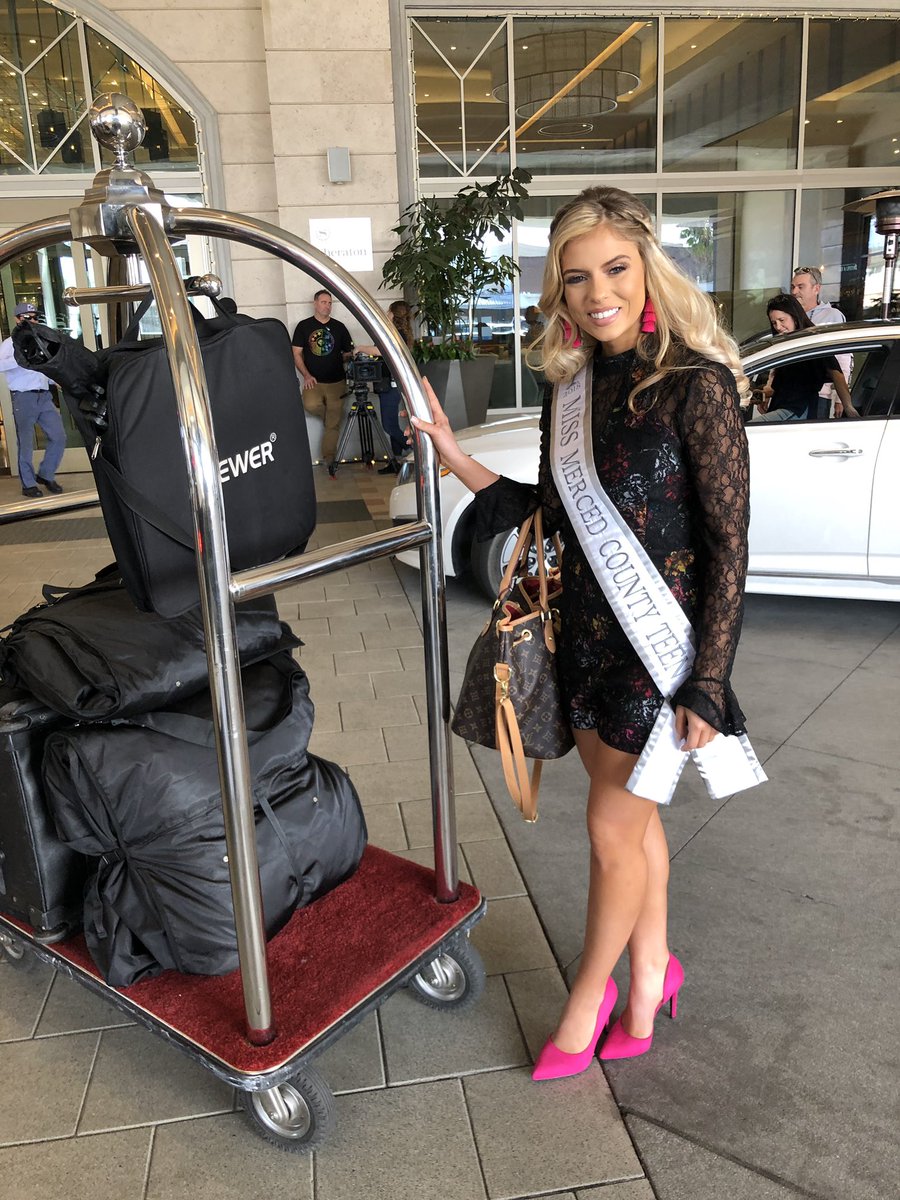 she’s off! I love you more Julie and I am amazed by you courage and confidence!  We are all so proud of you!  #proud #roadtomissteenusa #girlboss #neverbeafraidtofail #neverbeafraidtosparkle #model #proudmama #pageantgirl #pinkheels #smalltowngirl #smalltownbigdreams #countrygirl