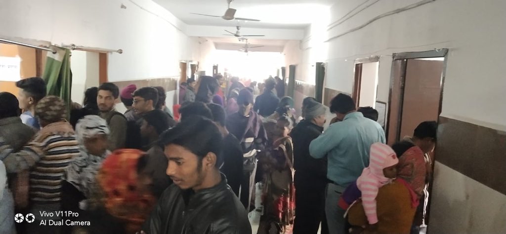DC_Ramgarh's tweet photo. Crowd at Ramgarh Sadar hospital is a common site everyday after 7 specialist doctors were recruited.Dec-Jan 717 patients were seen by these doctors of which only 25 were referred. Ortho- 260, ENT-109, Psychiatric-28,Surgeon- 320, 23 minor surgeries &amp; 1 major! @NITIAayog @cmojhr https://t.co/PFUUlJSvZ7