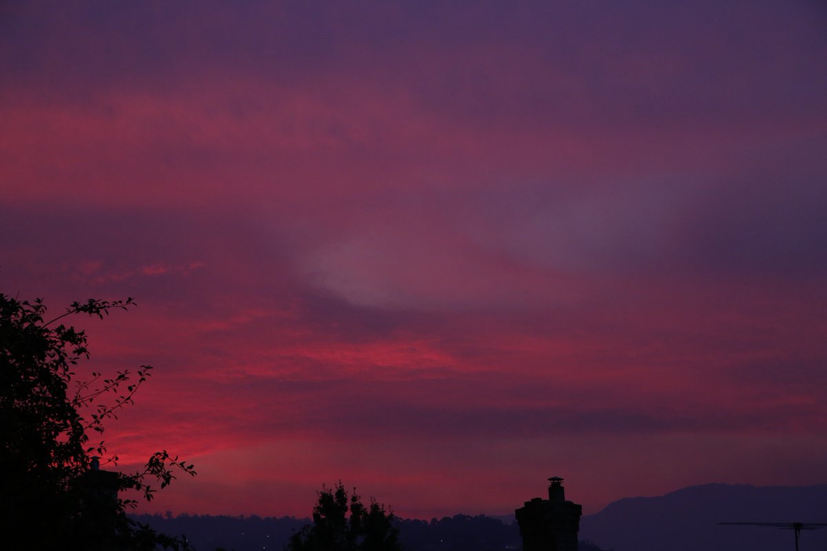 Tonight's sky. Bushfire smoke mixed with sunset #hobart #tasmania #bushfires #bushfiresmoke #sunset