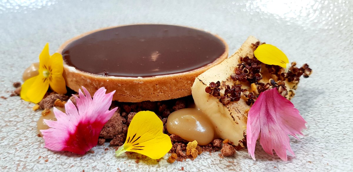 chef100's tweet image. Sea salted caramel, banana &amp;amp; dark chocolate tart anyone #itswhatwedo #foodie #foodenvy #fooddevelopment #Togetherstronger @chandco