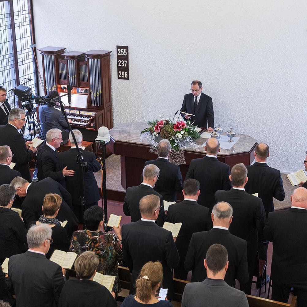 new_apostolic's tweet photo. Perseverance in serving makes congregational life possible - Congregational life is made possible by the many prayers and sacrifices and the many services that are performed. Recently, Chief Apostle Jean-Luc Schneider ..
Chief Apostel Schneider in Video: https://t.co/qwugocDF0B https://t.co/OnHGcrx2yi