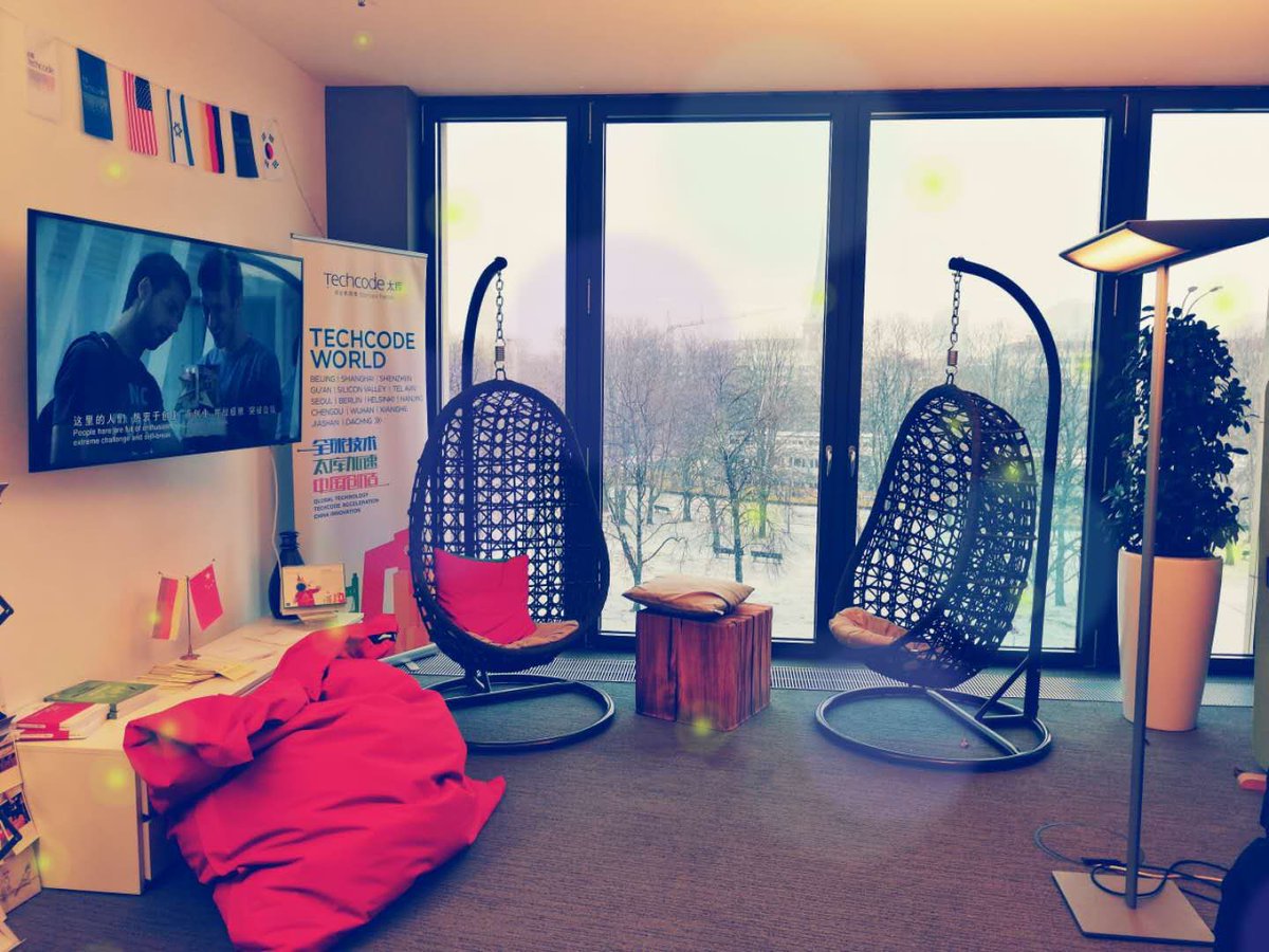 TechCode_Berlin's tweet image. Finally a white Alexander Platz! It could not be cozier swinging and cuddling in the egg chair, having a hot cappucino, enjoying the view outside while co-working and creating!
#techcode #berlin #alexanderplatz #coworking #connect #create #snow #cozy #whitejanuary #view