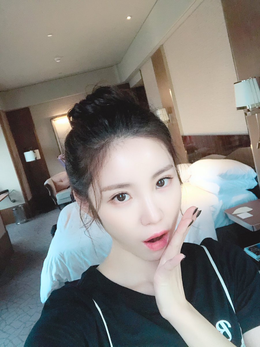 superstar_jhs's tweet photo. https://t.co/orIYEEuCO6 https://t.co/LrQMHqLFYR