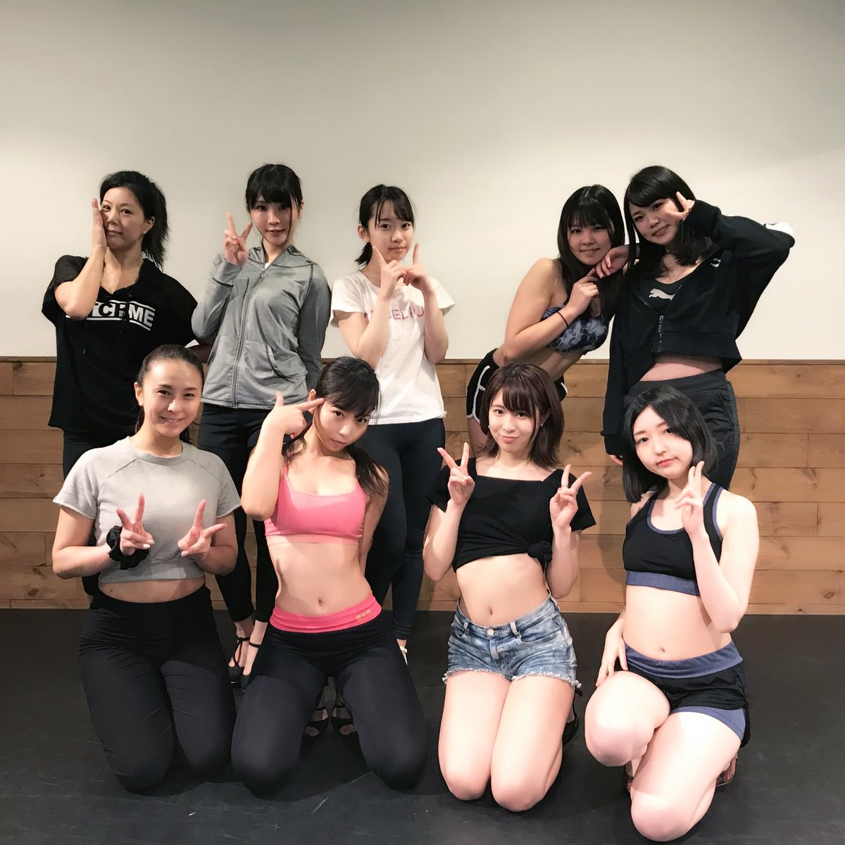 aivyproject's tweet photo. ダンスレッスン
#AiVy 
#AiVyProject

#プレミアフライデー https://t.co/ILA5jul3KL