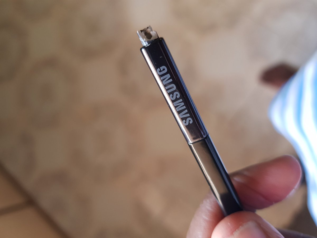 Thanuskswamy's tweet image. Getting disappointed.....my S-pen broken automatically! What the hell
Firstly my screen&apos;s burn-in issue and now...😔. Please try to fix my problem  @SamsungHelp_IN @Samsung @SamsungHelp_IN #samsunghelp #Note8