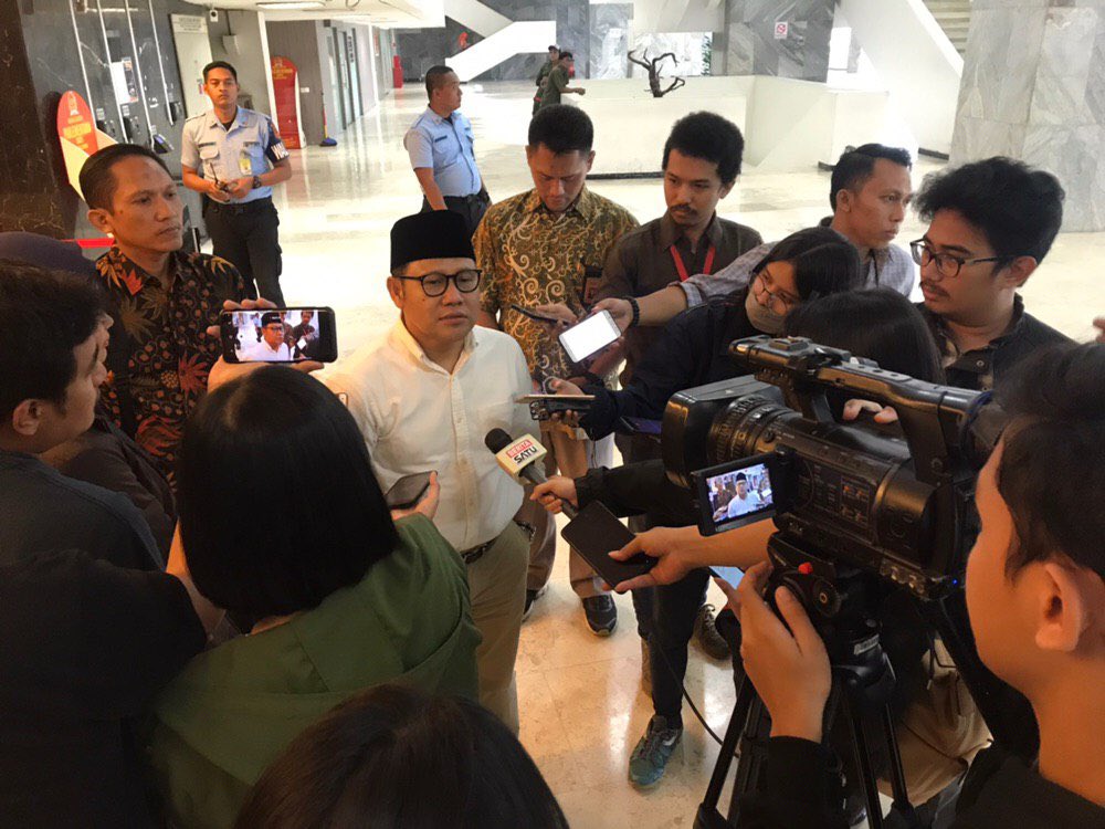 cakimiNOW's tweet photo. Kalau ada yang benar dan menarik kabarkanlah
Kalau ada hoax tutupilah
Sesungguhnya hoax itu lebih kejam daripada tidak hoax, ya iya laaah..! https://t.co/rpaqr2VB2N