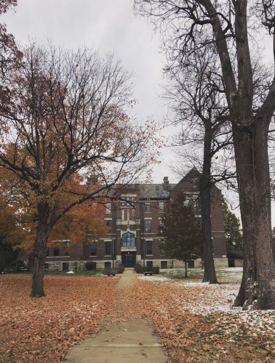 CosetteSpencer's tweet photo. When studying at DU, one of my favorite spots to hide away in is the Pearson’s Hall lounge room located next to the elevator on the main floor. The historic building is the hub for courses in Humanities and adds just the right touch for all your studying needs!! #DruryUnderground https://t.co/9qVTVHvrEf