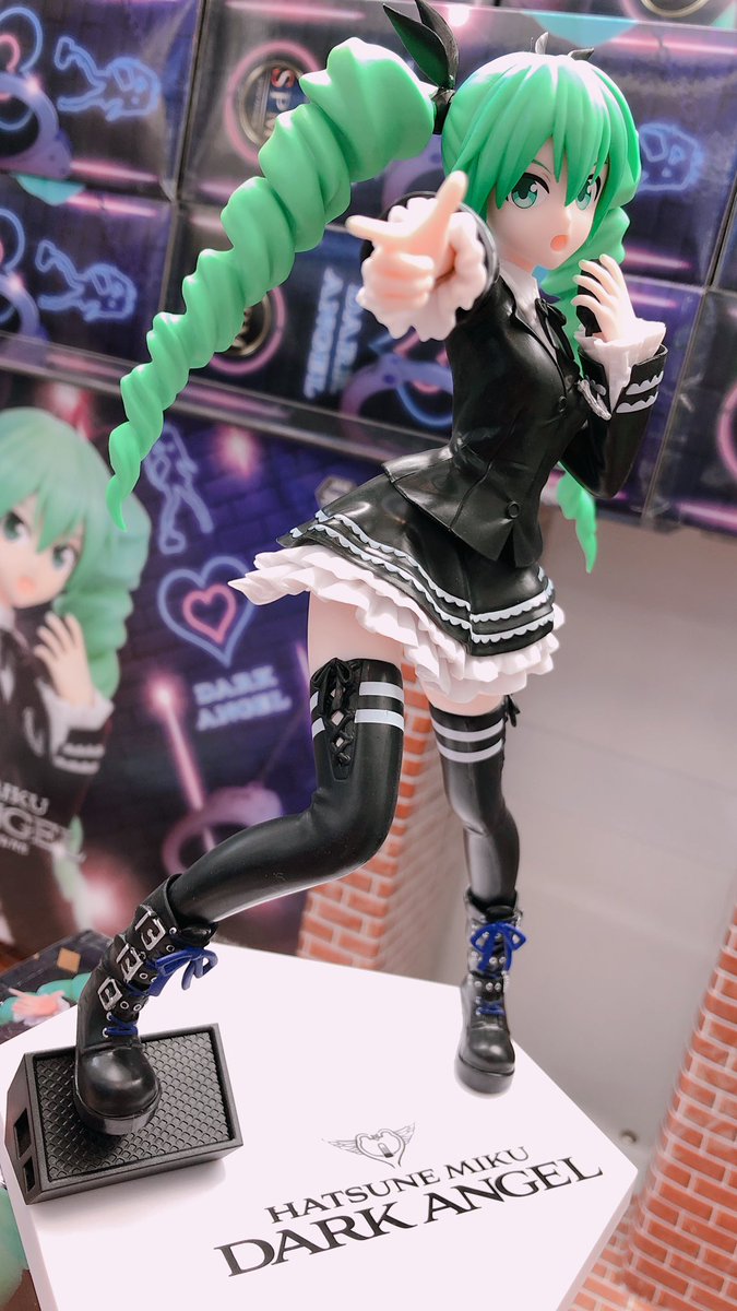 タイトーステーション町田店 Twitterren 初音ミク 堕悪天使 ダークエンジェル フィギュアが新登場 ゴスロリな衣装と縦ロールがカッコいいミクさんですね