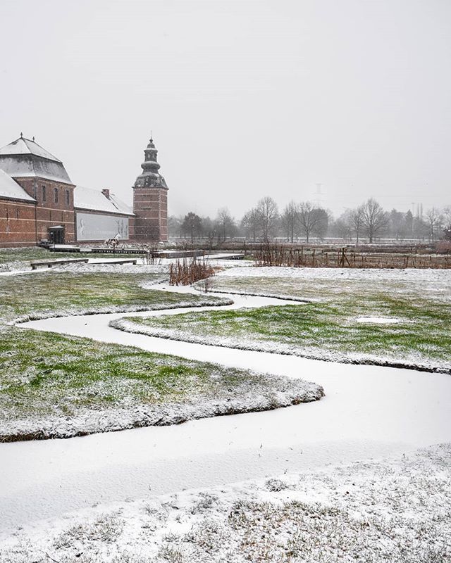 HasseltBruist's tweet image. Abdijsite Herkenrode, winters landschap ❄️🌨️ #belgium #limburg #hasselt #winter #snow #sneeuw #visithasselt #hasseltbruist bit.ly/2WgcsxX