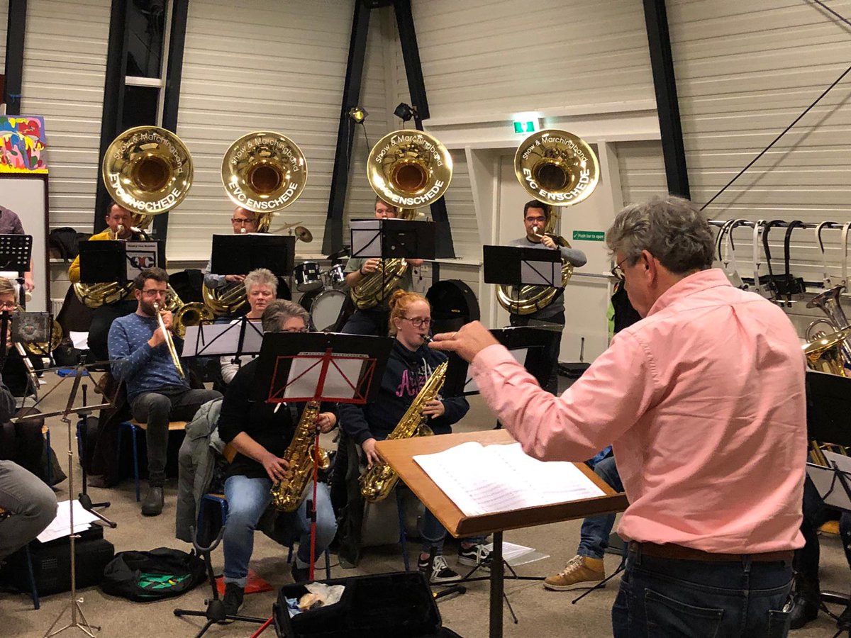 Peter Smits nieuwe dirigent EVC Enschede korpsmuziek.nl/peter-smits-ni… <a href="/PeterSmits11/">Peter Smits</a> <a href="/EVCENSCHEDE/">EVC Enschede</a> #korpsmuziek