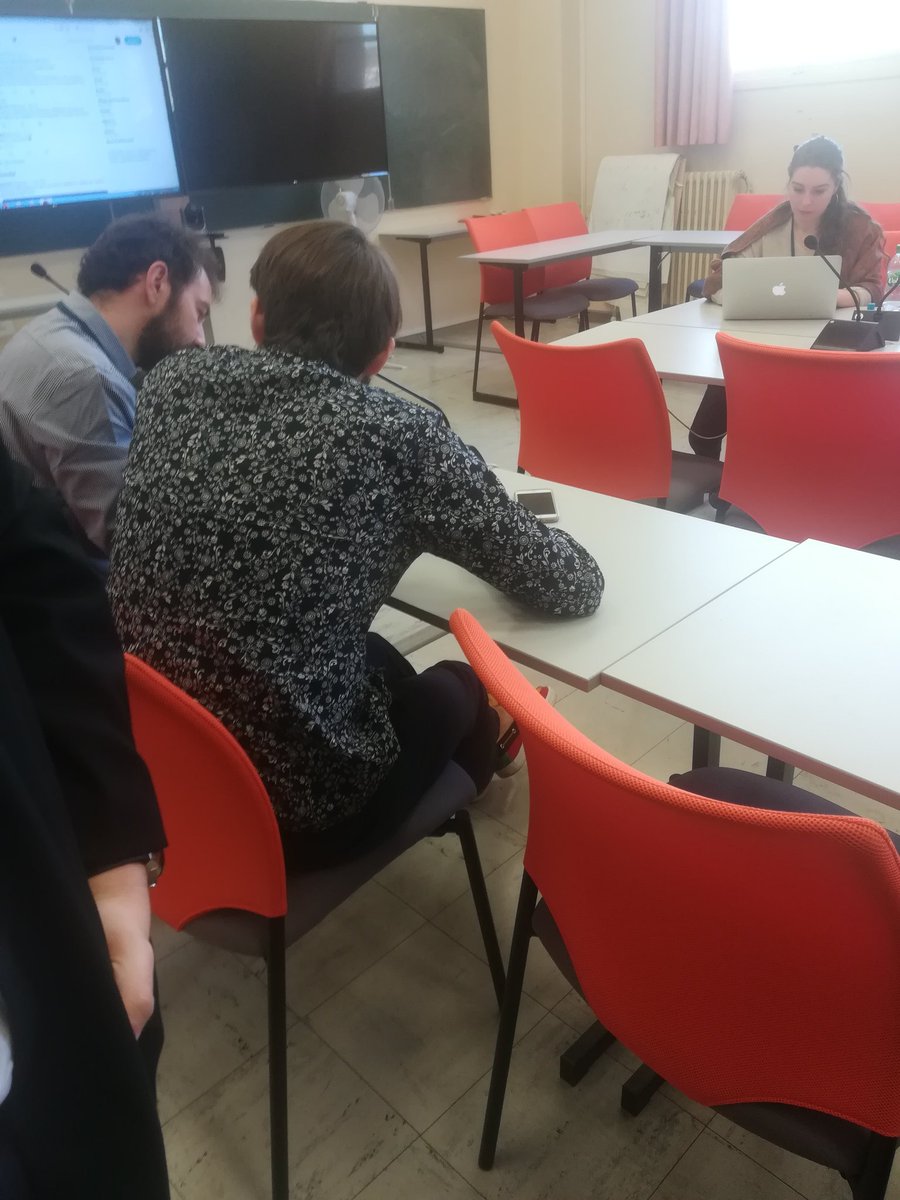 AFrenchStone's tweet photo. Le chef des Libéraux et Eamon Bates semblent (trop) bien s'entendre. Voilà le vrai visage ? @2019Sim https://t.co/nA9tyMbB7X