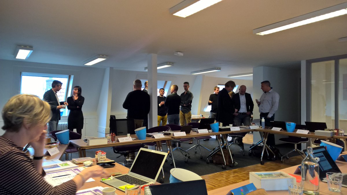 Geanimeerde en pittige ledenraadsbijeenkomst bij de AVS <a href="/schoolleider/">AVS</a> #wijschoolleiders