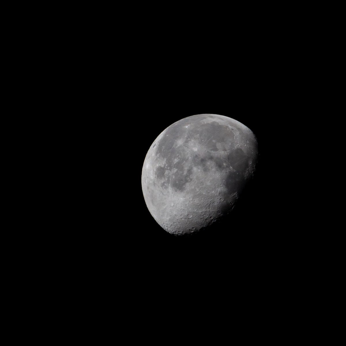 #moon #themoon #moon_of_the_day #moonpics #moonpicsofinstagram #moonphoto #luna #goodnight #canon6d #sigma120400 #astronomy #singleshot #skywatching #skylovers #canonphotography #awesome #mooncraters