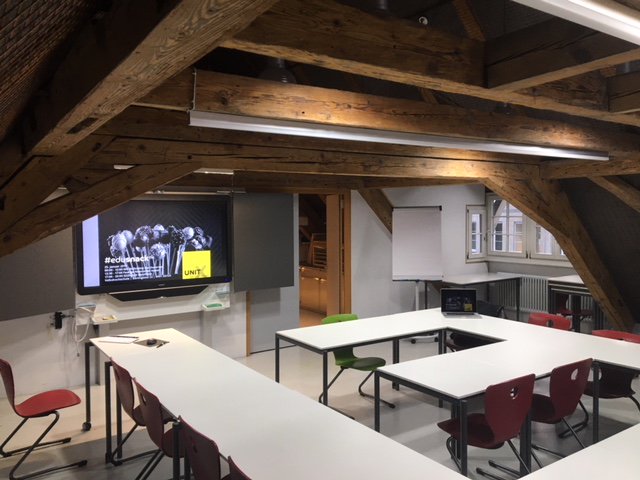 unitx_ch's tweet photo. Heute an der @VHSZuerich Bärengasse 22 - #eduSnack 2 . Die #xpertsondemand für #Neurokommunikation leben den kollaborativen Wissenstransfer: @Mailchimp mit @mkellenberger, #Newsletter texten mit @Wortjongleurin und #Headline Checks per Spaziergang mit @Codourey https://t.co/P2vV3WFaLv