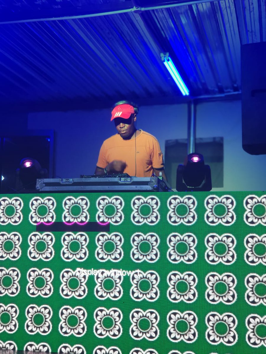 SkrflDeejay's tweet photo. As I was paving the way for Mahoota at Siko's conner Pub. Ke di 2 five today. We going back to di lala. https://t.co/3ys1SAlsEH