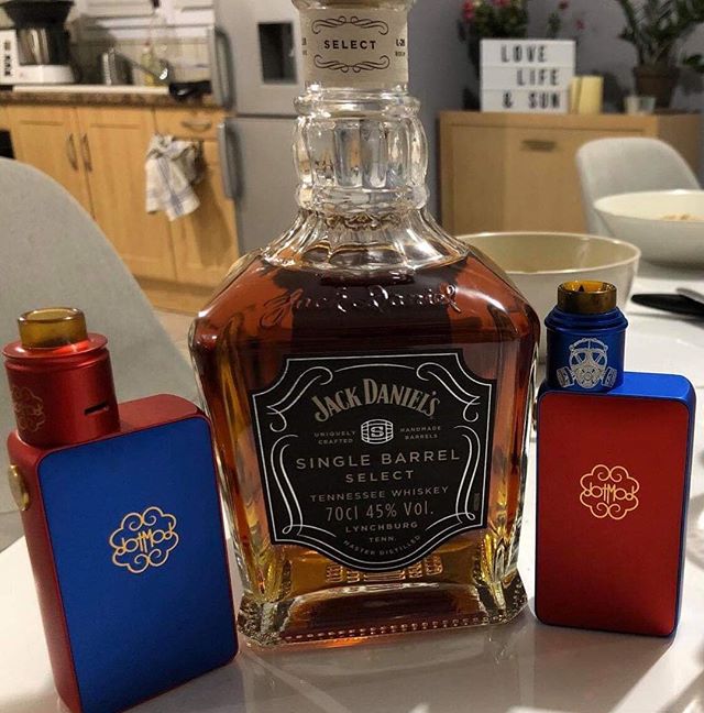 Ecig_Actu's tweet photo. Setup du jour #journalduvapoteur #jdv #vap #vapoteurs #vape #vaping #dotmod #apocalypserda #jackdaniels #modbox #cloudchasers #dripper #vapinglife #vapingcommunity https://t.co/eVpBj058vy https://t.co/lGYOM53Akf