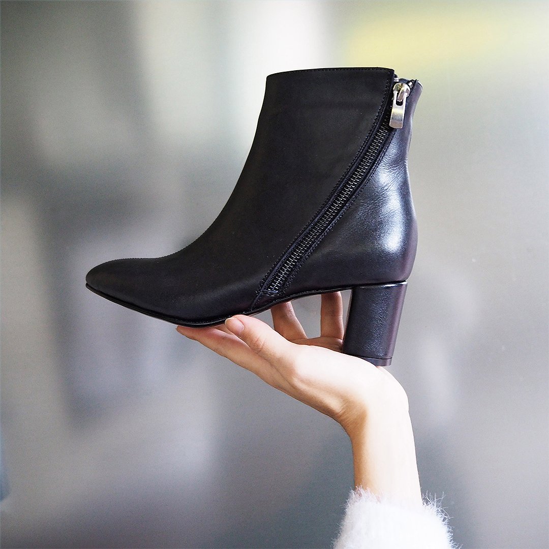 Hep el üstünde hissedeceğin anlar için… #asele #elleshoescom #elleayakkabı #shoes