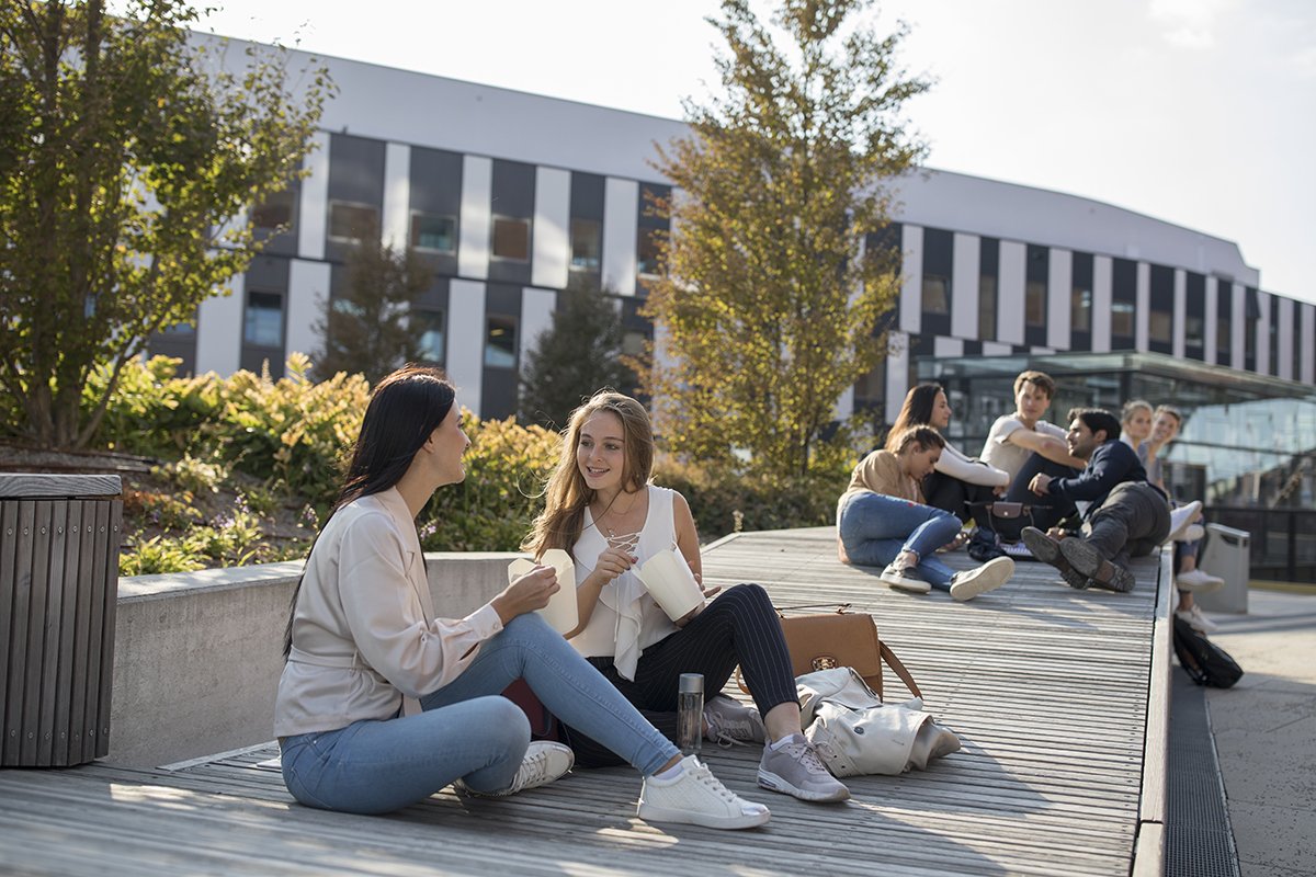 wu_vienna's tweet photo. Der 6.2.2019 ist die vorerst letzte Möglichkeit für unsere neuen StudienbeginnerInnen im Sommersemester bei den #CampusDays zukünftige KollegInnen kennenzulernen und Tipps für das Leben als StudierendeR zu bekommen - jetzt registrieren: https://t.co/h1eXwW13zU #WelcometoWU https://t.co/alcrCkIPuH